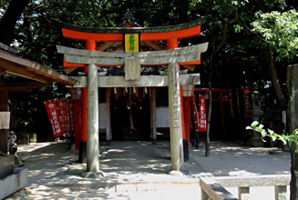 宇賀稲荷神社は衣食住産業、商売繁盛の神様