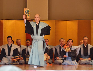 「鎮めの能」で15日間にわたる博多祇園山笠の全ての行事が終了