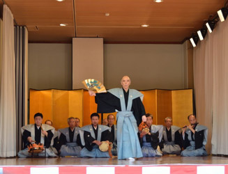 【6:00〜】櫛田神社で「鎮めの能」が行われる