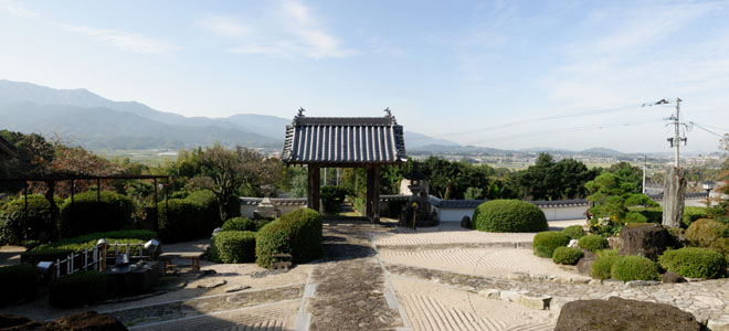金竜寺は少し高い位置にあるので雷山や糸島市（旧：前原市）市街地方面の眺めが良い