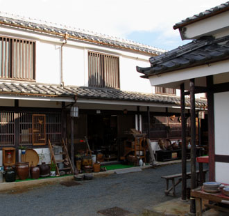 元の「福岡歴史の町 忍者村」の建物をそのまま利用している