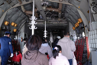 C-130H 輸送機の内部