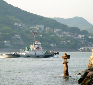 和布刈神社は海峡の守護神として崇敬を集めてきた