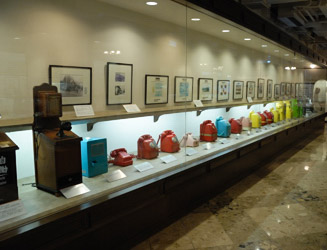 NTT門司電気通信レトロ館には古い電話機など展示