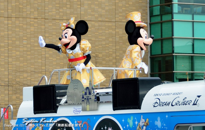 わっしょい百万夏まつりでの東京ディズニーリゾート・スペシャルパレードを楽しむミッキーマウスとミニーマウス