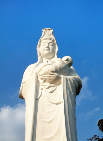 高さ６２ｍ日本最大級の慈母大観音様