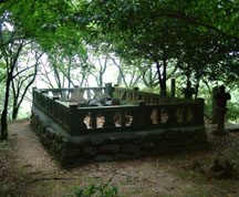 千光寺にある懐良親王 ( かねよししんのう) の御陵墓