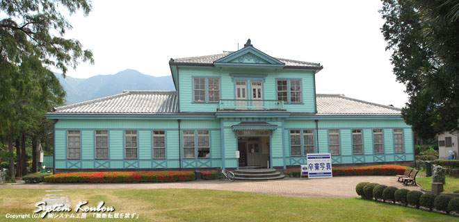 山辺道文化館は大正３年に完成したといわれる旧中野病院で無料の休憩所
