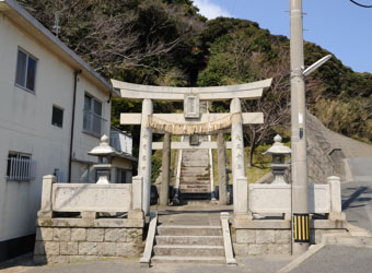 泊地区にある「厳島神社」