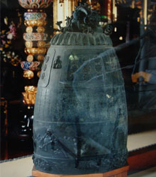 泉福寺の梵鐘（県指定有形文化財）