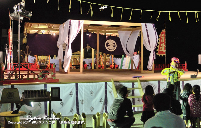 宮司公民館のある宮地嶽神社の大駐車場は祭り広場になりステージが設けられ各種イベントが行われる