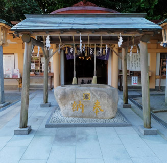 奥の宮不動神社の本殿は横穴石室古墳