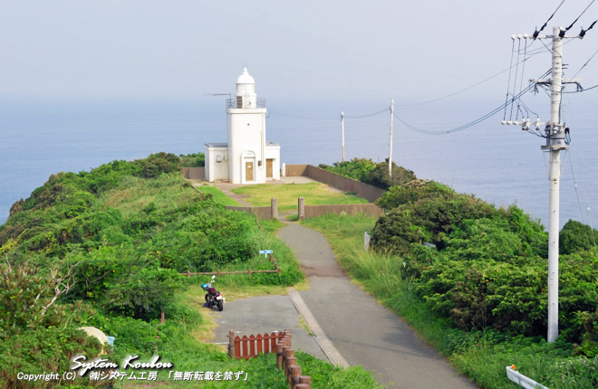 大島で一番風光明媚な場所に建つ大島灯台