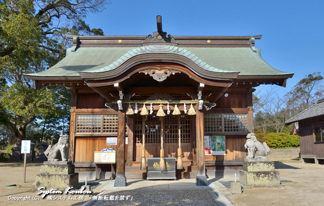 西暦の1750年代に建設され明治４３年（1910）に大改修されたという諏訪神社の拝殿
