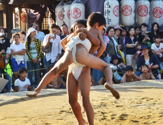 相撲大会は１３時３０分から行われる