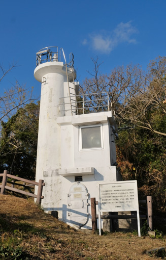 津屋崎鼻灯台の塔の高さは8.9m