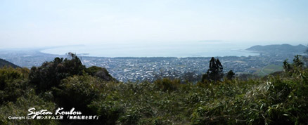 在自山（あらじやま）の山頂から見る津屋崎の町並み