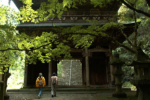 清水寺山門は延享２年 (1745) 建立されたもので風格がある