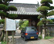 浄福寺の山門は明治５年に柳河城辻御門を移したといわれている