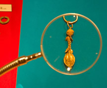 朝鮮半島南部からもたらされた金製垂飾付耳飾