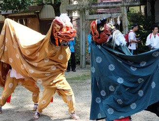 獅子舞は福岡県無形文化財に指定されています