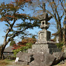 英彦山神社の参道そばにある宝篋印塔（ほうきょういんとう）