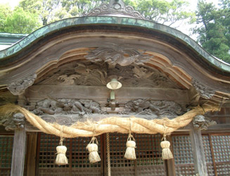 香春神社拝殿向拝下彫刻
