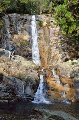 『白糸の滝』は福智川の清流に沿う峡谷にある