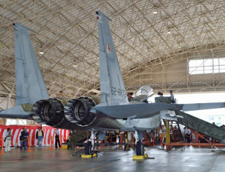 制空戦闘機F-15J/DJイーグルの展示　（製造者：マクダネル・ダグラス、ライセンス生産：三菱重）