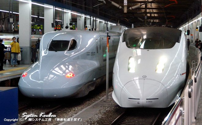 左は新幹線Ｎ７００系 さくら、右は九州新幹線Ｎ８００系 つばめ