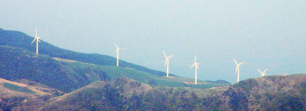 「阿蘇にしはらウィンドファーム」には１０基の風力発電の風車がある